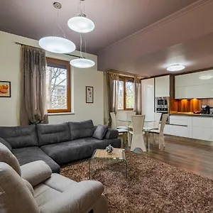 cosy-luxury-flat-in-the-centrum-90sqm-3-rooms.varna-hotels.com/